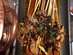 -沪小二炭火蛙锅(淮海中路美食不夜城店)