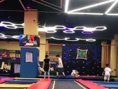 -爱蹦iBOON蹦床运动馆(江汉店)