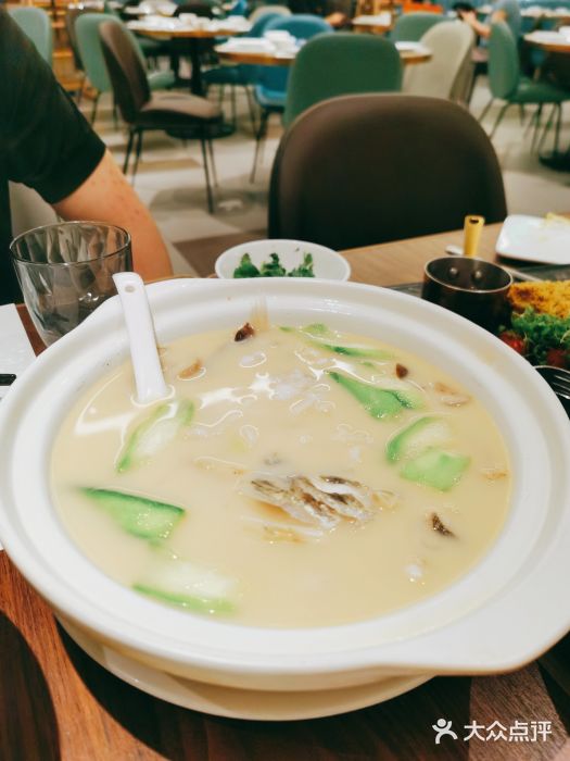 港丽餐厅(杭大店)浓汤桂鱼配脆米图片