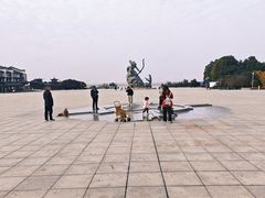 -巴陵广场