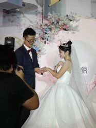 -艾米丽婚纱礼服