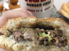 -The Habit Burger Grill 哈比特汉堡(爱琴海店)