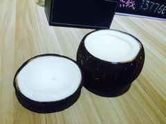 -志龙皇冠吃货椰子铺