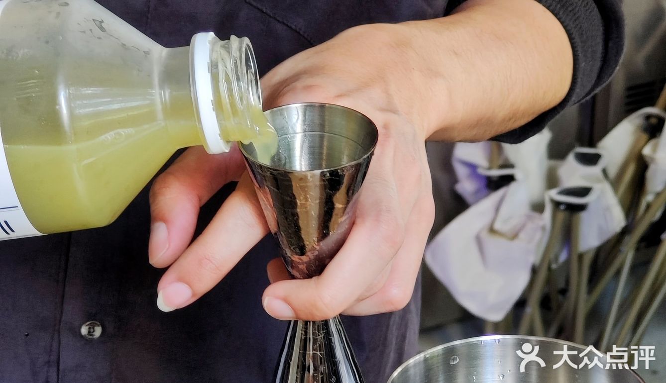 酒吧也这么卷吗？鸡尾酒也可以外带啦！