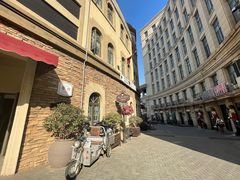 -鲁邦国际风情街(麦世达韩国精品百货店)
