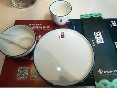 餐具摆设-闫府私房菜·百年鲁菜(恒隆店)