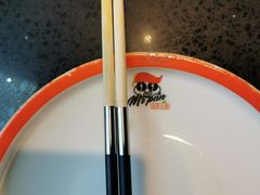 餐具摆设-潘小辣鲜肉老火锅