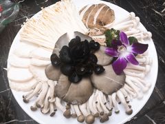 菌菇拼盘-秦宝雪花牛肉养生火锅(大兴九臻店)