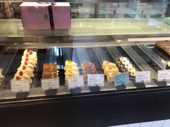 面包甜点陈列柜-Dough&Joe团憩(瑞虹天地月亮湾店)