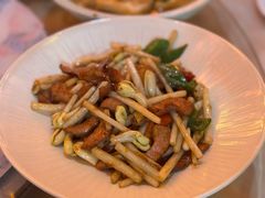 花生芽炒雪花肉-年辉渔村·非遗传承餐厅(新丰江店)