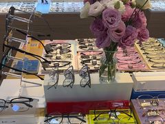 -天空之镜眼镜店蔡司依视路配镜授权零售店(望京颐堤港店)