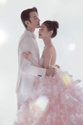 -至臻微拉婚纱摄影
