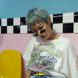 -变画·发型STUDIO