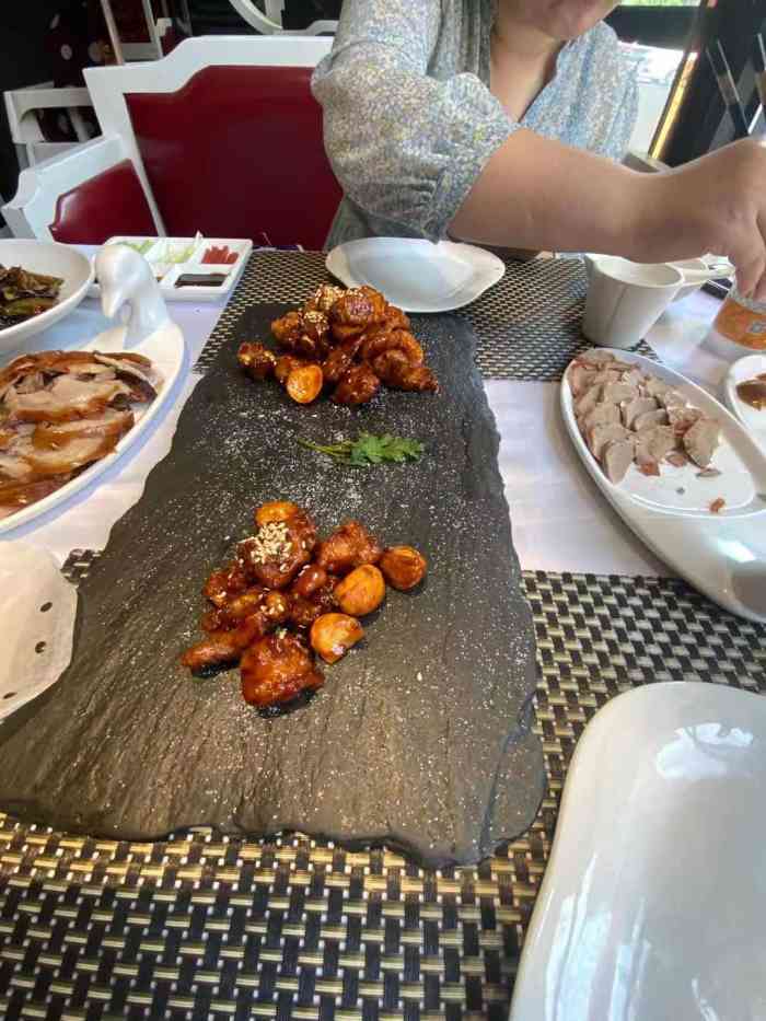 皇城根北京风味主题餐厅(美食大道店)-"服务态度很环境卫生整洁菜品