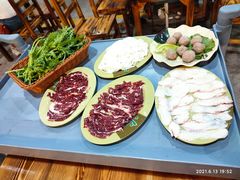 现切牛肉-三千坪超级火锅市场·土灶牛肉火锅