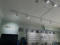 -视野联行眼镜•蔡司•依视路(温江店)