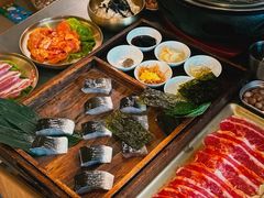 -围炉肉舍•炭烤活鳗•丹东海鲜烤肉(步行街店)