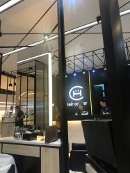 -HAIR CORNER