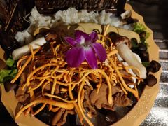 -老牌坊云南鱼豆花火锅(嵩山店)