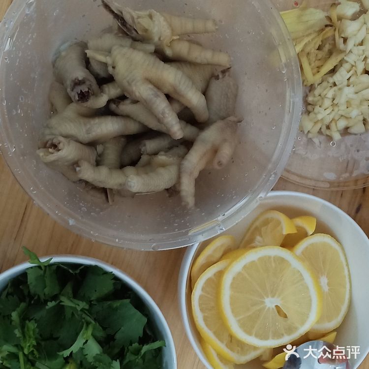 DIY自制柠檬麻辣凤爪。