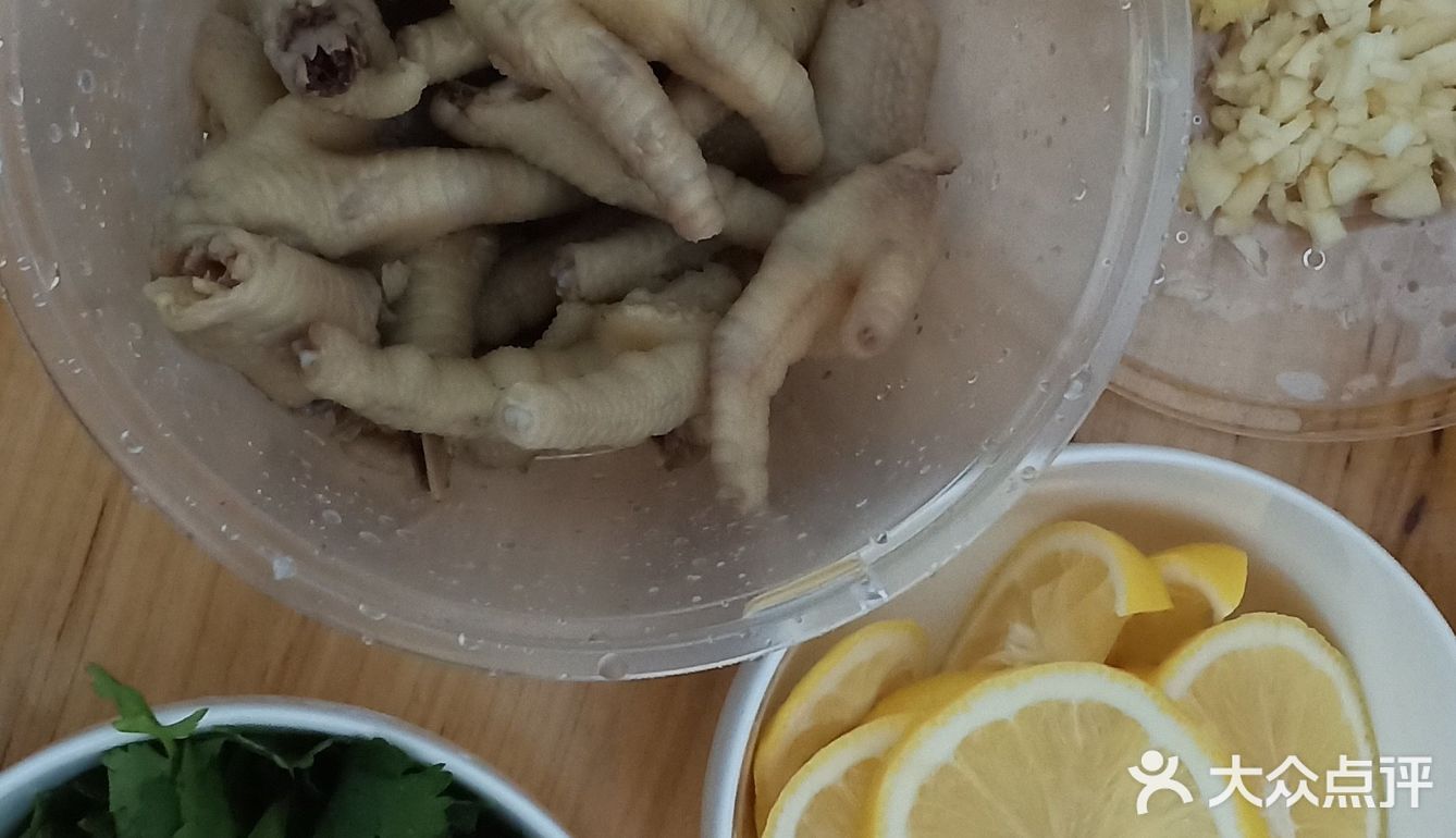 DIY自制柠檬麻辣凤爪。