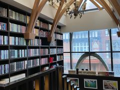 -钟书阁(松江泰晤士小镇店)