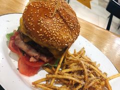 27&nbsp;牛肉汉堡-HELLO 27 意面·沙拉·帕尼尼