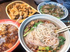 -爆炸头阿姨小四川正宗川味小吃(无任何分店)