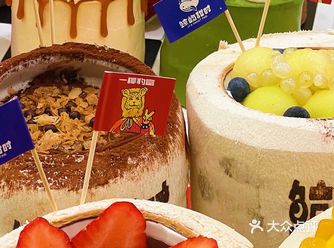 什么宝马4S店内竟然开了一家甜品店️
