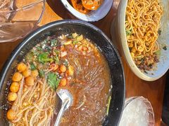-爆炸头阿姨小四川正宗川味小吃(无任何分店)