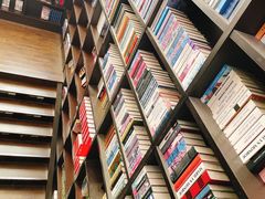 -钟书阁(松江泰晤士小镇店)