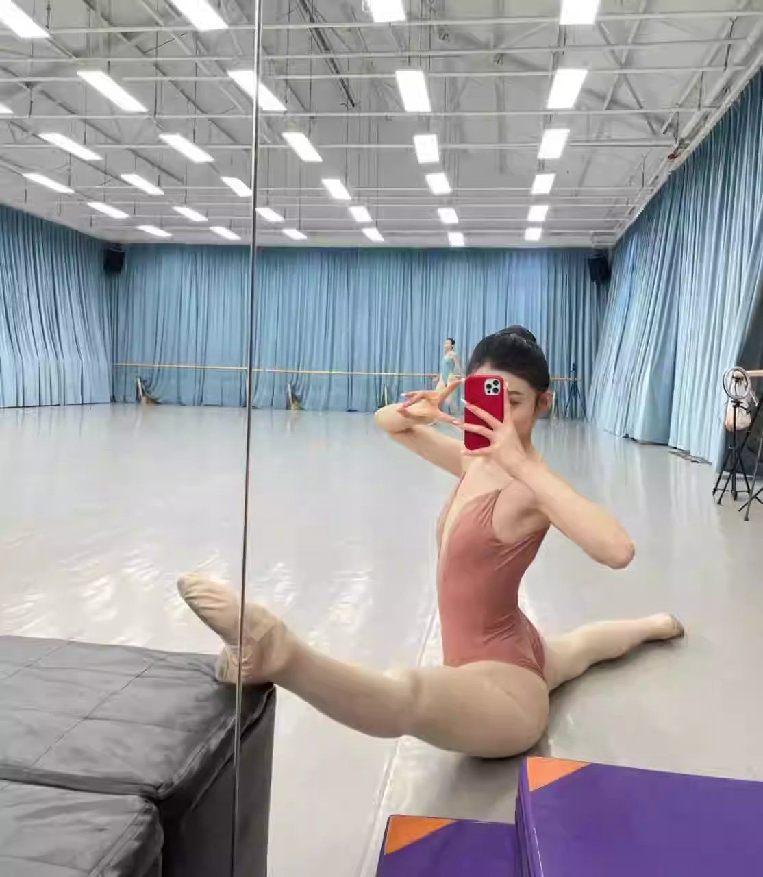 活力舞蹈舞台,展现个性风采