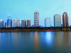 -万绿园