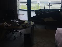 -上海滴水湖皇冠假日酒店