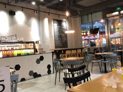 大堂-HELLO 27 意面·沙拉·帕尼尼