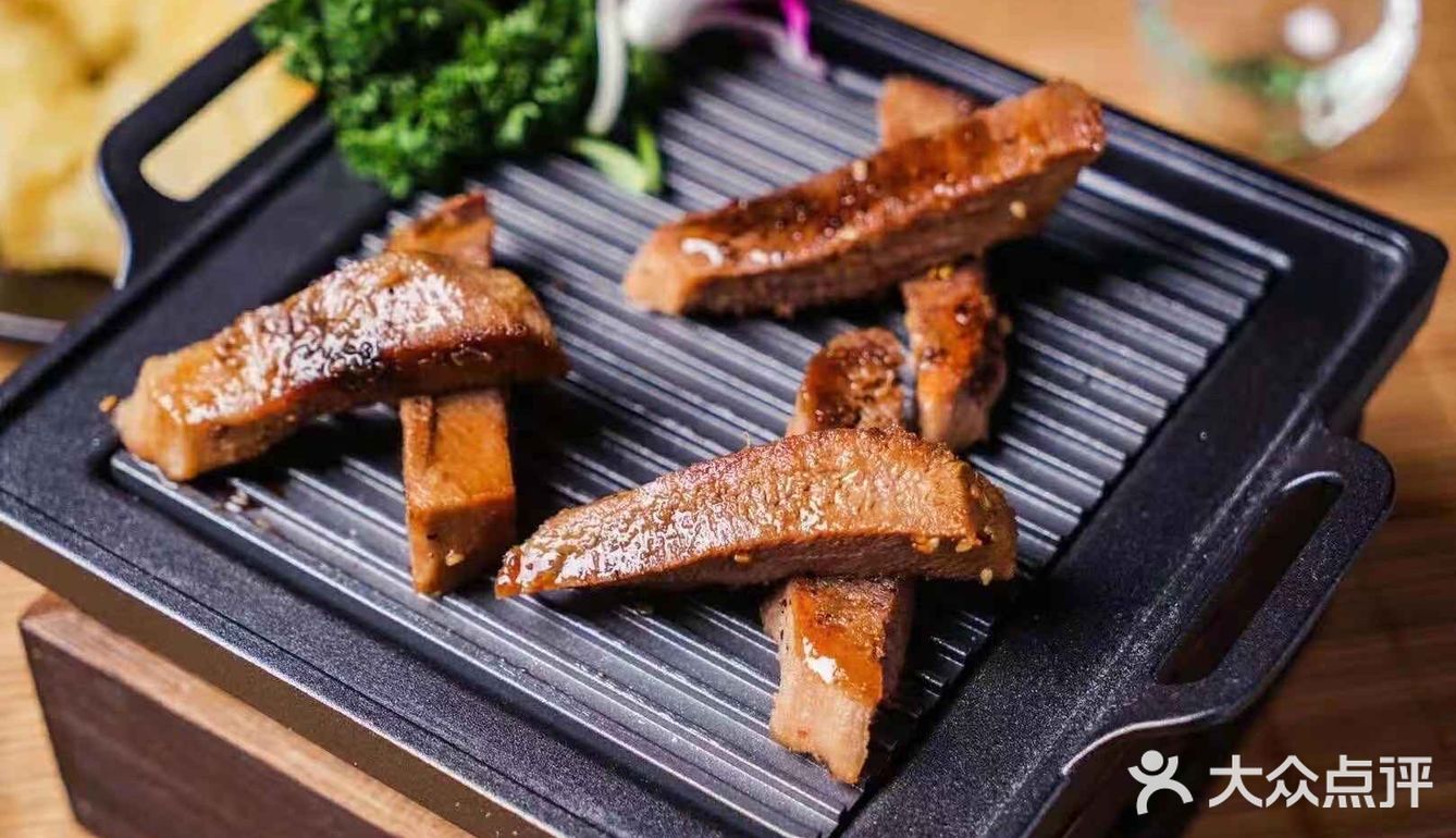 又点了几个菜。吃得还算不错！