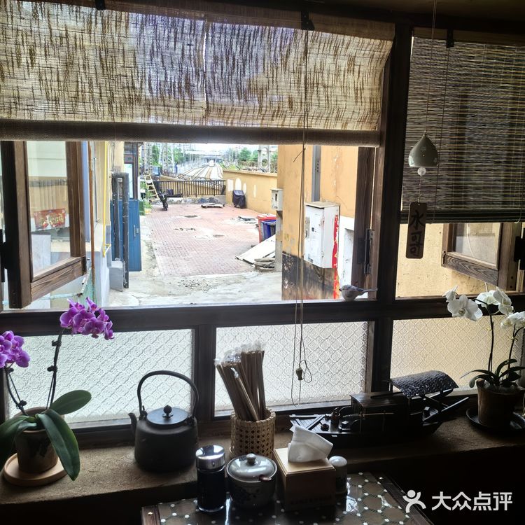 阿水的生鱼饭旗舰店是一家专注于生鱼饭的日料小店