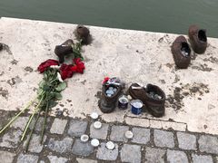 -多瑙河畔鞋履雕塑