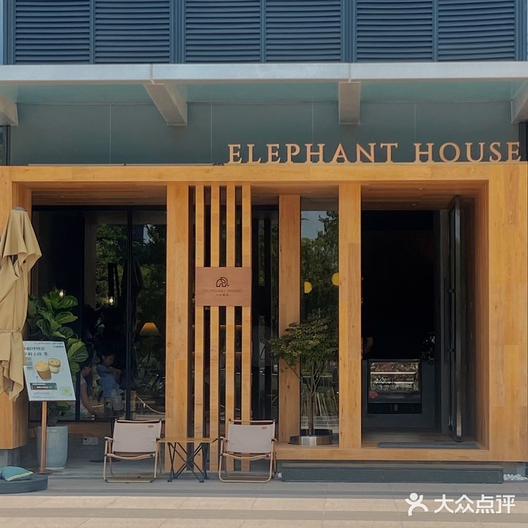 原木风咖啡馆:独特韵味让你流连忘返!