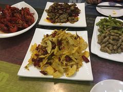 -扒虾小妹儿麻辣海鲜(宏图街店)