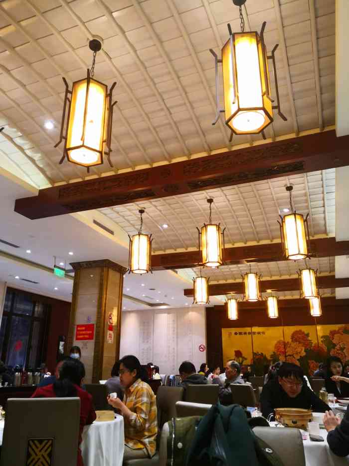 老正兴菜馆(福州路店)-"老正兴菜馆位于南京路步行街商业中心,交通.