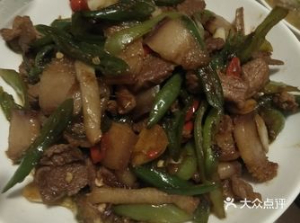 下班赶回来烧饭，三菜一汤，两个人吃，完美，特别要说的