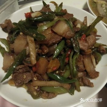 下班赶回来烧饭，三菜一汤，两个人吃，完美，特别要说的