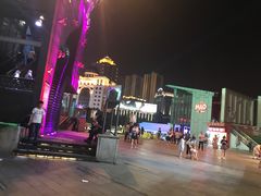 -日月光中心广场