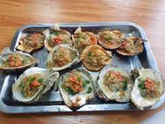 碳烤生蚝拼扇贝-特色海鲜美食(老街店)