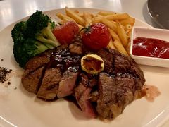 碳烤肉眼牛排及秘制牛排汁-WOLFGANG PUCK KITCHEN & BAR(迪士尼小镇店)