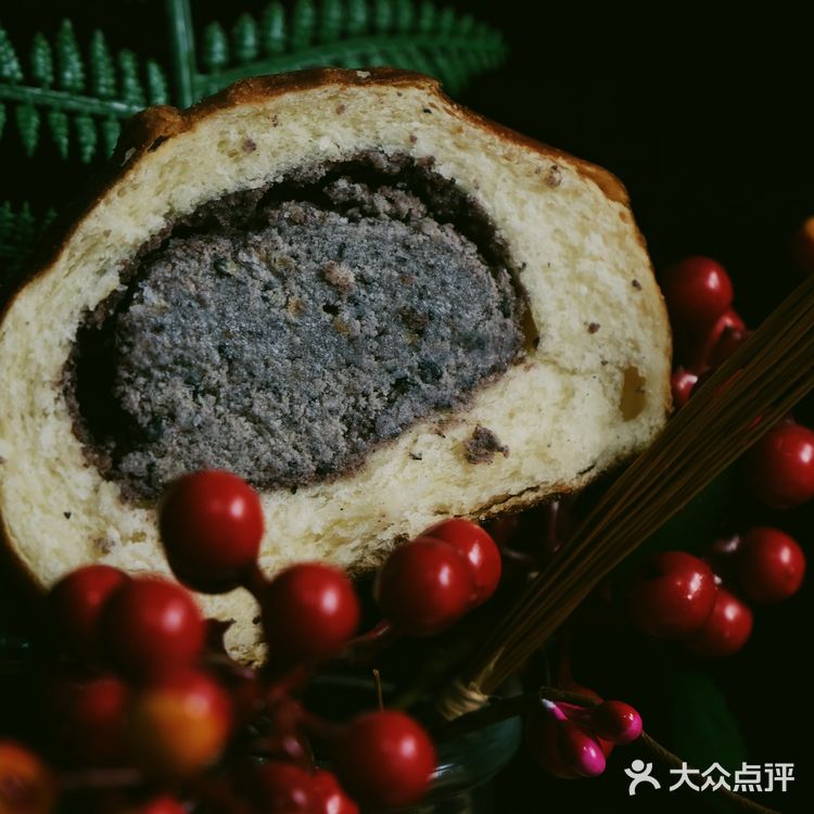 咸口叉烧特别香，黑芝麻咸奶酥上次吃觉得偏咸