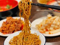 -爆炸头阿姨小四川正宗川味小吃(无任何分店)