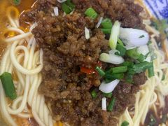-渝之汇牛肉豌杂面