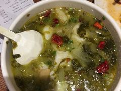 -渝是乎酸菜鱼(龙旗购物中心店)